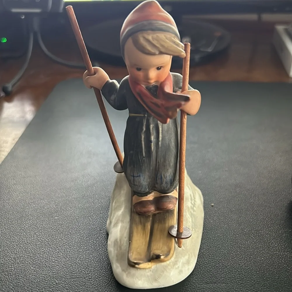 SKIER, HUMMEL 59, 5 1/2" ( WOODEN SKI POLES) - Picture 4 of 5